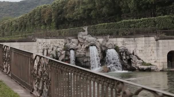 Della Reggia di Caserta. Fountain of Margarita. — стокове відео