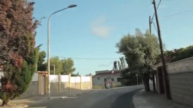 Plaja araba tarafından. Hızlandırılmış video.