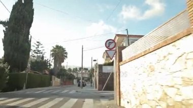 Plaja araba tarafından. Hızlandırılmış video.