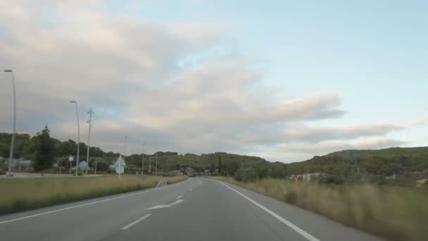 Αυτοκίνητο με το αυτοκίνητο μέχρι την παραλία. Επιτάχυνση βίντεο. — Αρχείο Βίντεο