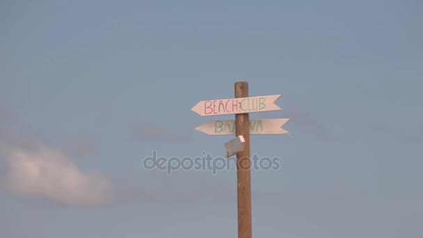 Pointer to the Beach Club. Spanish beaches in Catalonia. — Stock Video