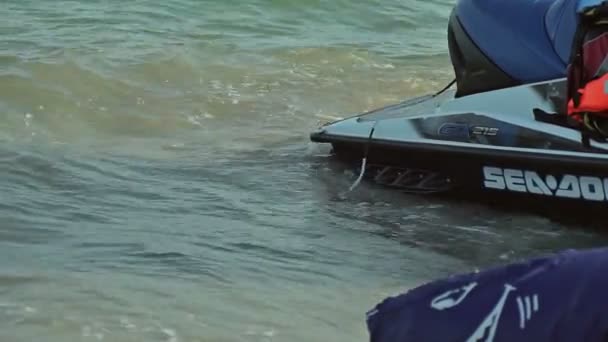 Jet ski sur la plage sur la plage. Plages espagnoles à Majorque — Video