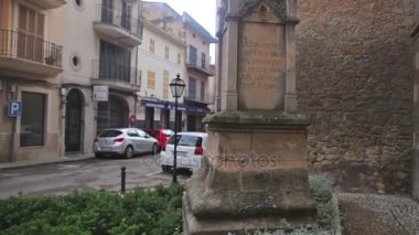 Cala Mendia city yakınındaki küçük bir taşra kasabasında