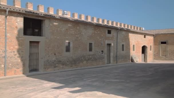 Gammal fästning-museum på ön Mallorca i Spanien. — Stockvideo