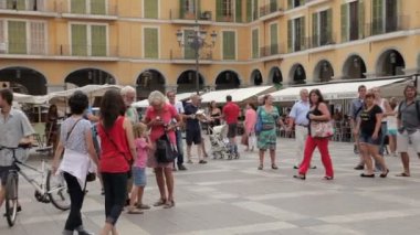 Palma de Mallorca, Flying yogi