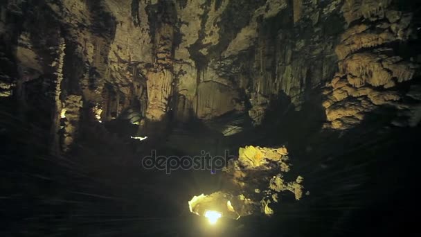 Excursion to the cave DArta on the island of Mallorca. — Stock Video