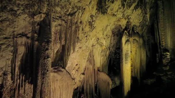 Экскурсия в пещеру Дарта на острове Майорка . — стоковое видео