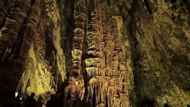 Excursion to the cave DArta on the island of Mallorca. — Stock Video