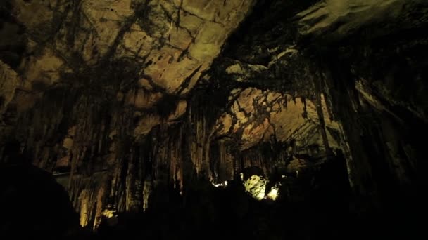 Екскурсія в печеру Darta на острові Майорка. — стокове відео