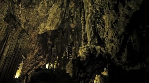 Výlet do jeskyně Darta na ostrově Mallorca. — Stock video