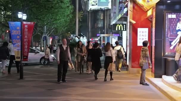 Evening streets of Shanghai. — Stock Video