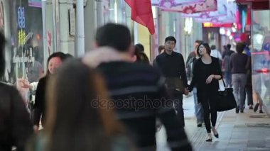 Shanghai sokaklarında akşam.