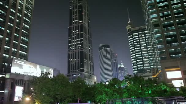 Kvällen gatorna i Shanghai. — Stockvideo