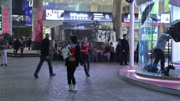 Šanghajské večerní ulice. — Stock video
