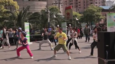 Shanghai sokaklarında akşam.