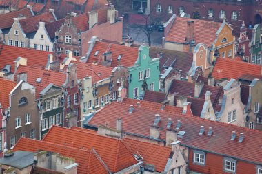  eski şehrin kırmızı çatılar