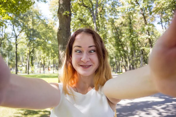 Woman making selfie in the park — Stock Photo, Image