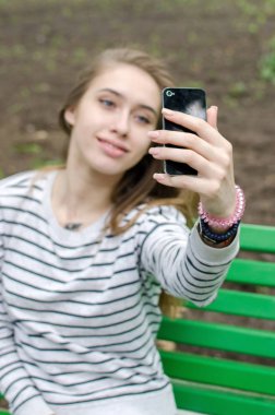 Genç kız selfie yapma