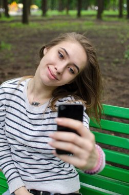 Genç kız selfie yapma