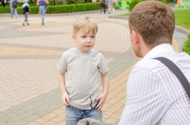 Having oyunculuk ile Eğer küçük bebek çocuk babasıdır