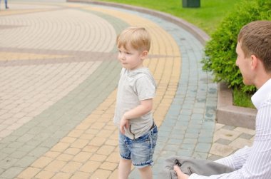 Having oyunculuk ile Eğer küçük bebek çocuk babasıdır