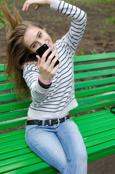 Menina fazendo selfie — Fotografia de Stock
