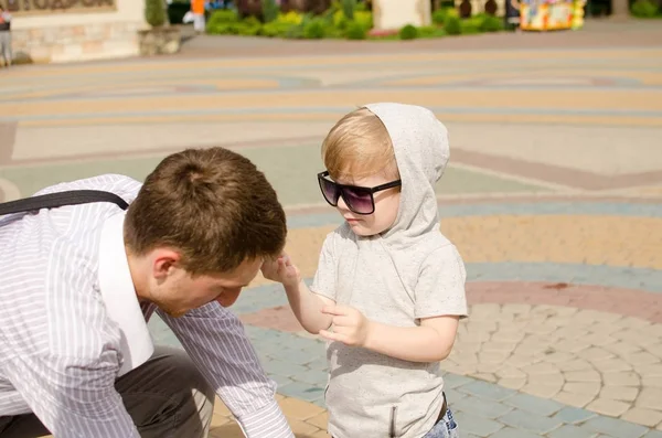Baby boy is walking in the park with his father — Stock Photo, Image