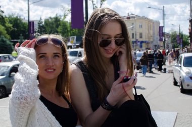 İki kız arkadaşım enjoing zaman birlikte