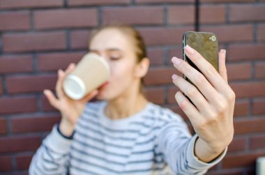 Genç kız selfie yapma