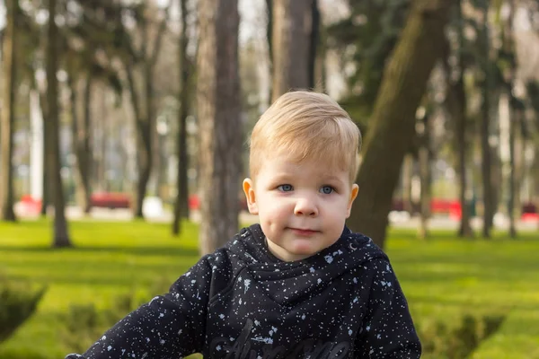 Close-up photo mały chłopiec — Zdjęcie stockowe