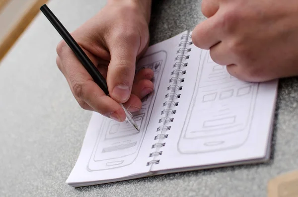 Joven tomando notas — Foto de Stock