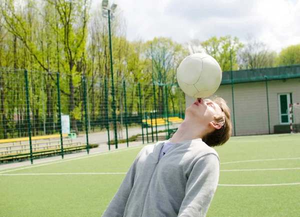 Young man making football freestyle — Stock Photo, Image