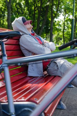 Bisikletli genç adam