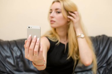 genç kadın selfie yapma