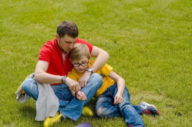 Genç adam genç ile zaman zevk