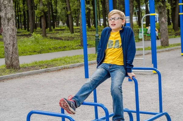 Adolescente en besugo —  Fotos de Stock