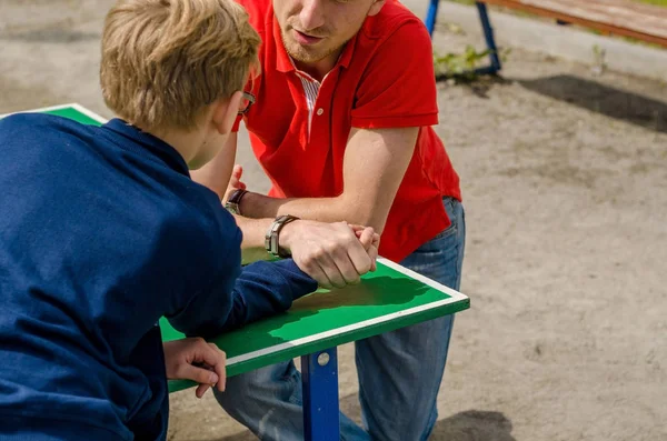 Young man is playing with teenager — Stock Photo, Image