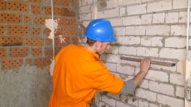 Genç adam Oluşturucu düzeyi ile çalışma