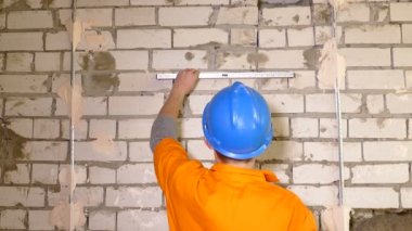 Genç alt düzey inşaat sırasında kullanarak