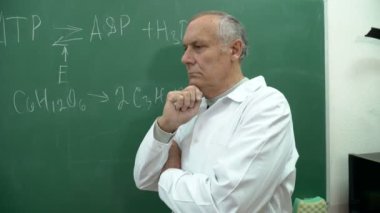 blackboard duran ve düşünme üniversite profesörü