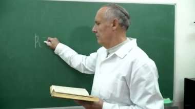üniversite profesörü kitaptan blackboard Denklem yazma