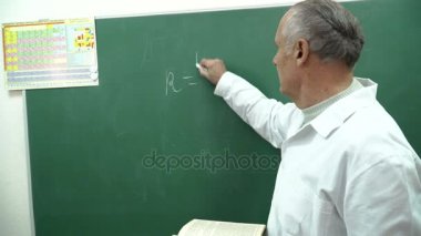 üniversite profesörü blackboard denklemler kitap yazma