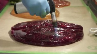 Karamel tatlılar ve şeker karamel yanan, üretimi