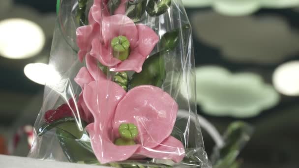 Bouquet de différentes fleurs en caramel 