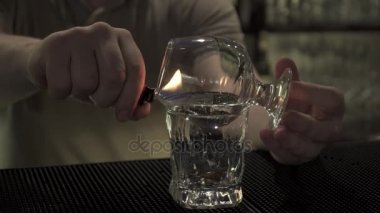 Cam Çubuğu'nda alkol cin yanan