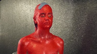 Mavi renk kızlar yüz yavaş hareket yağıyor