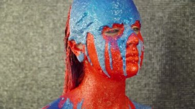 Genç kadın olarak sanat makyaj stüdyo