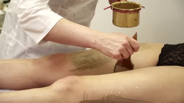 Primo piano della terapia con involucro di cera — Video Stock