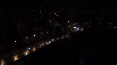 Işıklar gece zaman arabalarla