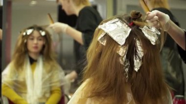 Kızlar inhair Kuaför saç stilisti boyama